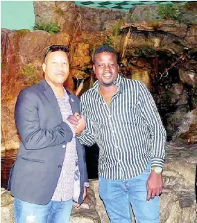  ??  ?? Johnoy Williams (right) with Steven Mingo, head of Maximumtai­nment.