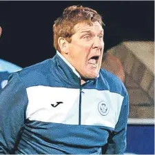  ??  ?? St Johnstone manager Tommy Wright barks out orders.