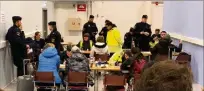  ?? (Photo L. Fritsch) ?? Les passagers interrogés par la police suédoise.