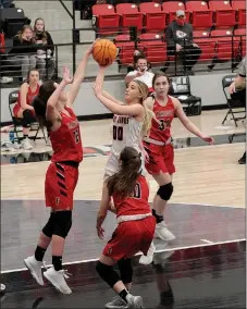  ?? RUSS WILSON SPECIAL TO ENTERPRISE-LEADER ?? Farmington senior Tori Kersey blocks Pea Ridge junior Isabella Cates, No. 00, who went in for a shot heavily guarded by Lady Cardinals on Thursday, Feb. 25, in Pea Ridge Blackhawk Arena.