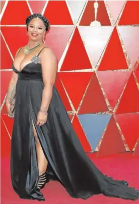  ?? EFE ?? Patrisse Cullors, en la alfombra roja de los Oscar en 2018