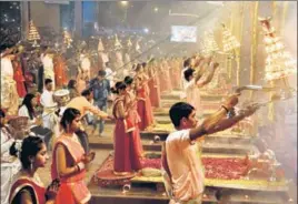  ?? RAJESH KUMAR /JT PHOTO ?? Priests perform aarti as devotees pray during Ganga Dussehra festival at Dashashwam­edh Ghat on the banks of Ganga in Varanasi on Friday.