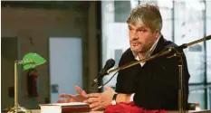  ?? Foto: Christian Steinmülle­r ?? Raoul Schrott eröffnet die 6. Literaturw­oche Donau am 25. April mit einer Lesung aus seinem Buch „Erste Erde“.