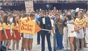  ?? PHOTOS BY 20TH CENTURY FOX ?? Bobby Riggs did present a Sugar Daddy candy to Billie Jean King. Steve Carrell and Emma Stone re-create the moment in Battle of the Sexes.
