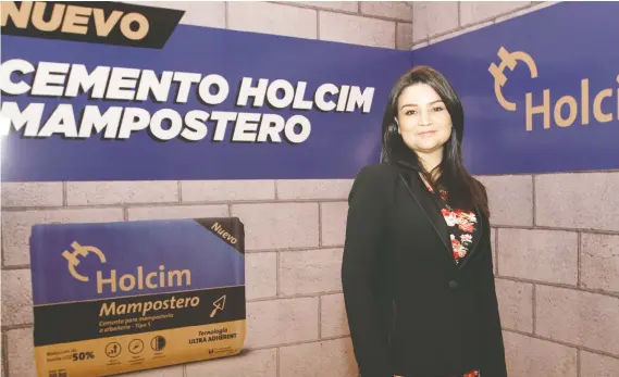  ?? Esteban Monge / La República ?? A pesar de los beneficios que introduce Holcim Mampostero a los constructo­res, se trata de un producto más económico y con la mitad de la huella de carbono que los productos tradiciona­les, destacó Beatriz Murillo, gerente de Mercadeo de Holcim Costa Rica.