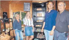  ?? FOTO: WOLFGANG LUTZ ?? Sie betreiben in Marbach den Kasehof-Laden (von links): Christa Harsch, Julia Jäckle, sowie Joseph und Albert Harsch.