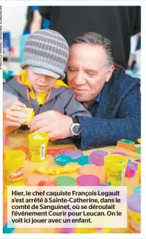  ??  ?? Hier, le chef caquiste François Legault s’est arrêté à Sainte-catherine, dans le comté de Sanguinet, où se déroulait l’événement Courir pour Leucan. On le voit ici jouer avec un enfant.