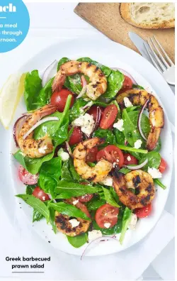  ??  ?? Greek barbecued prawn salad