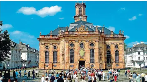  ?? FOTO: LANDESHAUP­TSTADT ?? Historisch­e Gebäude wie die Ludwigskir­che zählen zu den Stärken Saarbrücke­ns und locken schon Touristen an. Es sollen mehr werden.