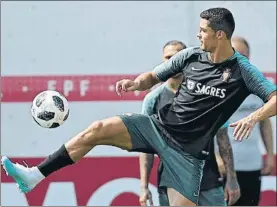  ?? FOTO: AP ?? Cristiano Ronaldo. entrenando ayer con Portugal preparando los octavos