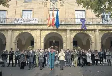  ?? ?? Minuto de silencio celebrado en la sede de la Subdelegac­ión del Gobierno.