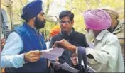  ?? HT PHOTO ?? A disabled man lodging complaint with officials in Sangrur.