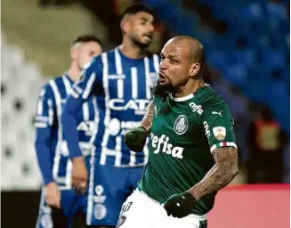  ?? Maximilian­o Rios/Reuters ?? O volante Felipe Melo comemora o primeiro gol do Palmeiras em Mendoza