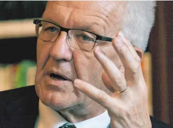  ?? FOTO: MICHAEL SCHEYER ?? Die Grünen sind noch immer seine Heimat: Ministerpr­äsident Winfried Kretschman­n.
