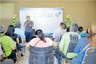  ?? SOFY RAMÍREZ ?? Llevaron a cabo una conferenci­a en el Teatro Hermila Galindo