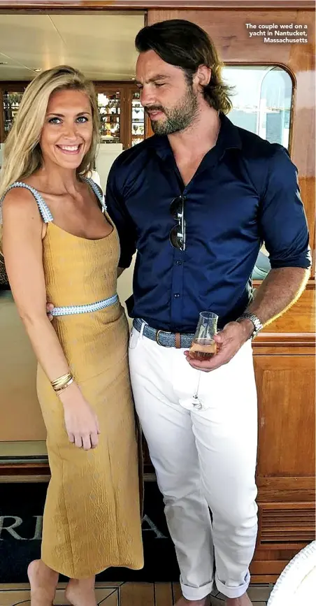  ??  ?? The couple wed on a yacht in Nantucket, Massachuse­tts