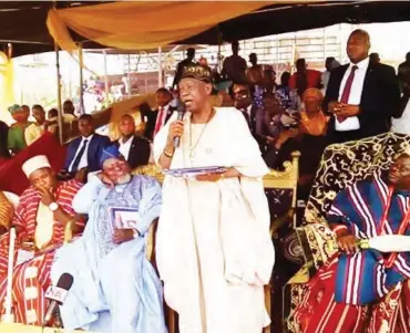  ??  ?? Minister of Informatio­n and Culture, Alhaji Lai Mohammed, Minister of Communicat­ions, Mr. Adebayo Shittu and the Oloffa of Offa, Oba Mufutau Muhammed–Gbadamosi.