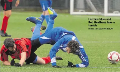  ?? Picture: Chris Davey FM7525047 ?? Lolzors (blue) and Red Heathens take a tumble