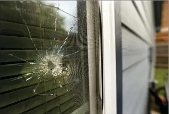  ?? TOM FOX — THE DALLAS MORNING NEWS VIA AP ?? A bullet hole from the police officer’s shot is seen in the rear window of Atatiana Jefferson’s home on E. Allen Ave in Fort Worth, Texas, Tuesday.