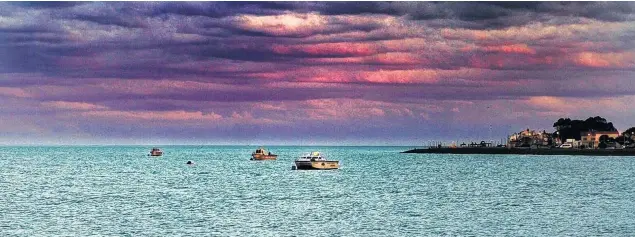  ??  ?? Los prestadore­s turísticos aseguran que el volumen de pesca fue considerab­lemente superior al de años anteriores y vaticinan una muy buena temporada.