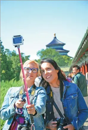  ?? PHOTOS PROVIDED TO CHINA DAILY ?? Foreign visitors