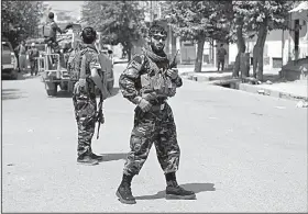  ?? AP/RAHMAT GUL ?? Security forces Afghanista­n. arrive at the site of Thursday’s nearly six-hour standoff with two gunmen in Kabul,