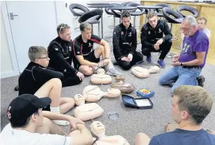  ??  ?? Pictured are members of Rothley cricket club taking part in the vital life-saving training session.