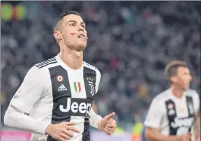  ?? FOTO: GETTY ?? Cristiano Ronaldo jugó con la cara pintada para combatir la violencia de género