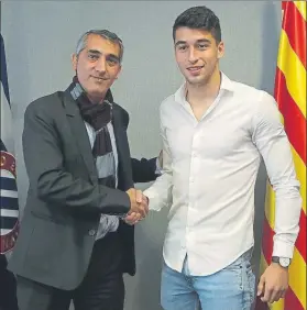  ?? FOTO: RCDE ?? Ramón Robert y Marc Roca El consejero delegado y el jugador firmaron la renovación