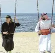  ?? Foto: Trigon ?? Saudi Arabien produziert sogar selbst Filme: „Barakah meets Barakah“reichte das Land für den Oscar ein. Herrscher des Landes. Mit Entschloss­enheit, aber auch mit Ungeduld treibt er Reformen voran, die viele junge Frauen und Männer im Königreich längst...