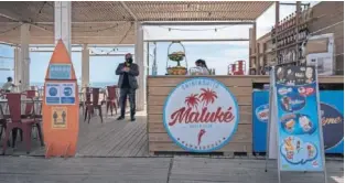  ??  ?? El Maluké fue el primer chiringuit­o que abrió en las playas de Barcelona.