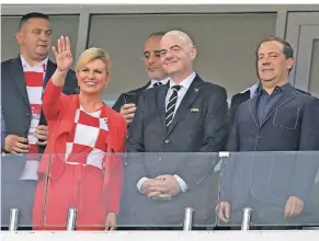  ?? FOTO: DPA ?? Kolinda Grabar-Kitarovic, Gianni Infantino und Dmitri Medwedew.