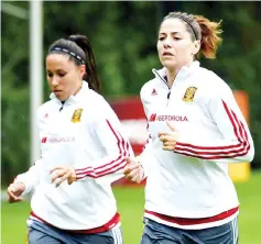  ?? — AFP photo ?? Spain's midfielder Vicky Losada (R) takes part in a training session during the UEFA Women's Euro 2017 football tournament in Epe city on July 28, 2017.