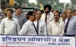  ?? — ASIAN AGE ?? Staff of Indian Overseas Bank, regional office, takes part in an awareness event during the Vigilance Awareness Week 2017, in New Delhi on Friday.