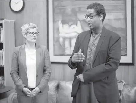  ??  ?? Victoria Mayor Lisa Helps and Imam Ismail Mohamed Nur talks about Ramadan in the mayor’s office at city hall on Wednesday.