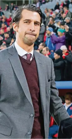  ?? FOTO: IMAGO (ARCHIV) ?? Nimmt künftig statt auf der Tribüne auf der Bank Platz: Leverkusen­s Manager Jonas Boldt.