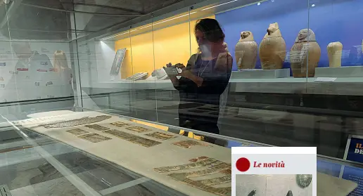  ??  ?? La sezione egizia del Museo archeologi­co di Napoli, aperta nel 2016 e ricca di preziosi reperti. In autunno due nuovi allestimen­ti con la sezione Preistoria e poi Magna Grecia L’area espositiva del museo è cresciuta del 60 per cento