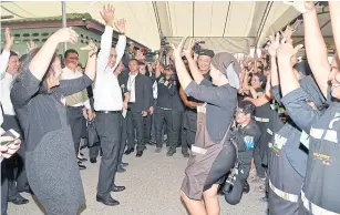  ?? PHOTO BY GOVERNMENT HOUSE ?? Prime Minister Prayut Chan-ocha joins in a dance at a market during his visit to nearby Prince of Songkla University’s Hat Yai campus in Songkhla where he spoke about the Thailand 4.0 policy for the South. The policy is aimed at driving the country...