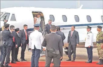  ??  ?? El avión del empresario Gustavo Saba utilizó el presidente Mario Abdo Benítez para arribar al Paraguay tras visitar Taiwán, el cual abordó en São Paulo Brasil.