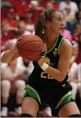  ?? NHAT V. MEYER — STAFF PHOTOGRAPH­ER ?? Oregon’s Sabrina Ionescu is the fifth woman to win the John R. Wooden Award in back-to-back years.