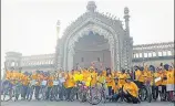  ?? DEEPAK GUPTA/HT PHOTO ?? ▪ Cyclists at the Roomi Darwaza, where the fitness ride held in the city on Sunday culminated.