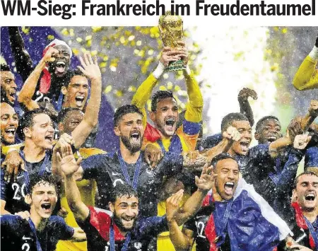  ?? GETTY ?? Dank Klasse und einer Portion Glück: Die Franzosen jubeln nach einem verrückten und torreichen WM-Final in Moskau.