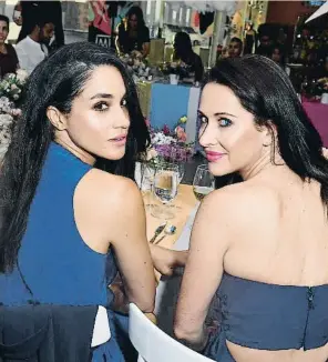  ?? GEORGE PIMENTEL / GETTY ?? MEGHAN MARKLE I JESSICA MULRONEY. La promesa del príncep Enric i l’estilista canadenca semblen bessones encara que les distingeix el gruix de les seves celles