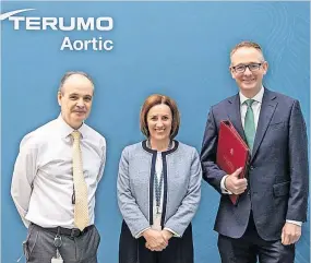  ?? ?? Innovation Minister Lamont with senior leaders at Terumo Aortic