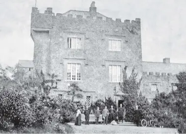  ?? ?? Witness and employer, Thomas Magnier, lived in luxury by the standards of the time. Here we see him (third from right) with family members outside their imposing residence, Macroney Castle in a photo dating from 1903.