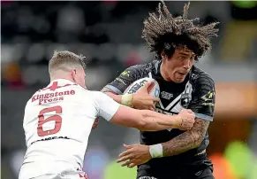  ?? GETTY IMAGES ?? Kevin Proctor tries to beat the tackle of England’s George Williams during the Kiwis’ loss in Hull.