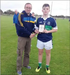  ??  ?? Sean MacDonagh accepts the Wicklow People sponsored Man of the Match award from Brendan Lawrence.