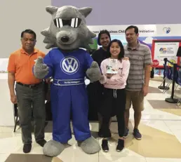  ??  ?? At the 46th activation of Volkswagen Philippine­s’ Child Safety Initiative last Nov. 4 and 5 at Ayala Malls the 30th, Sabine Consunji (2nd from right) became the 10,000th kid to participat­e in the German marque’s award-winning CSR effort on road safety....