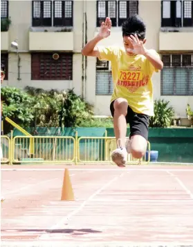  ?? ACLAO SUNSTAR FOTO / ARNI ?? CVIRAA-BOUND. Lennon Balos of Labangon Elementary School earned a trip to the regional meet after winning the triple jump.