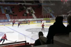  ?? FOTO: EMMI KORHONEN/LEHTIKUVA ?? HIFK spelar på hemmaplan nästa gång 16 december då Sport kommer på besök till Ishallen.